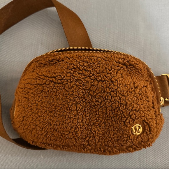 Lululemon Everywhere Fleece Belt Bag 1L – Brown / Earth - Picture 6 of 11